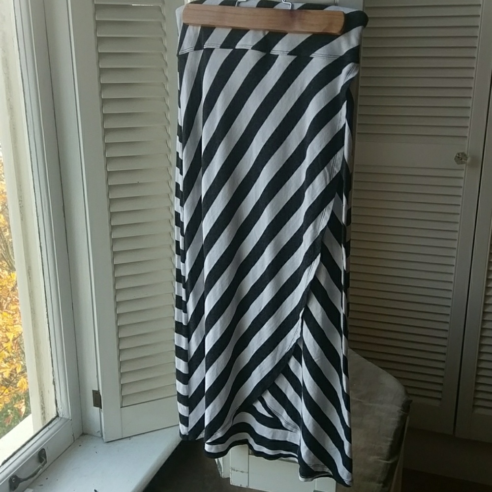 EUC Striped Athleta Skirt